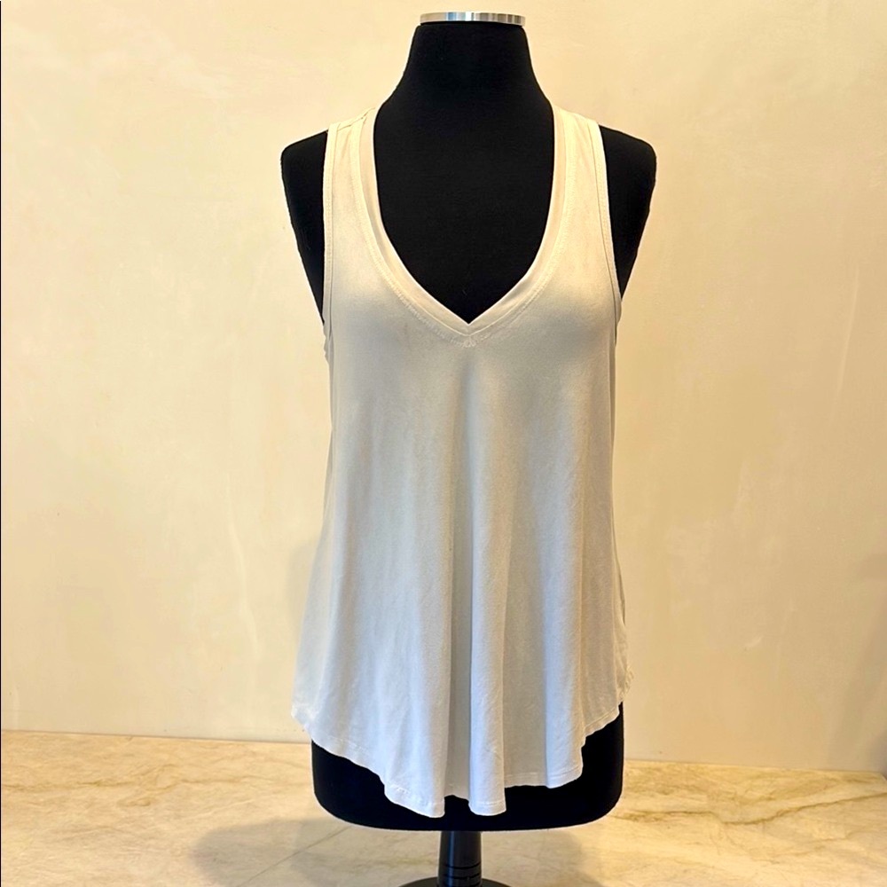 NWOT. Z Supply, Flowy Tank Top Wavy Hem Sleeveless Casual Chic. Size Medium